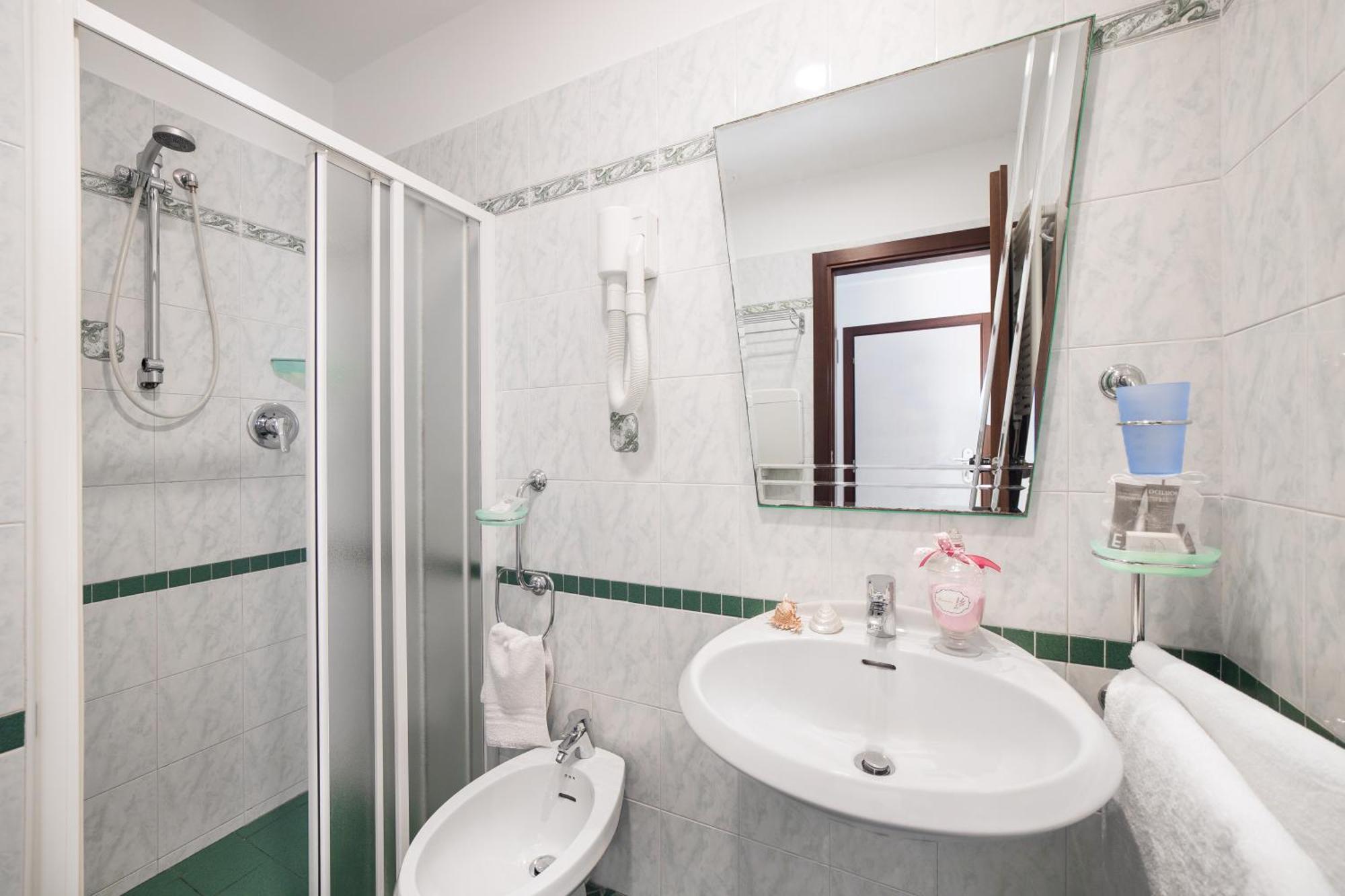 Viva Beach Hotel Rimini Ngoại thất bức ảnh